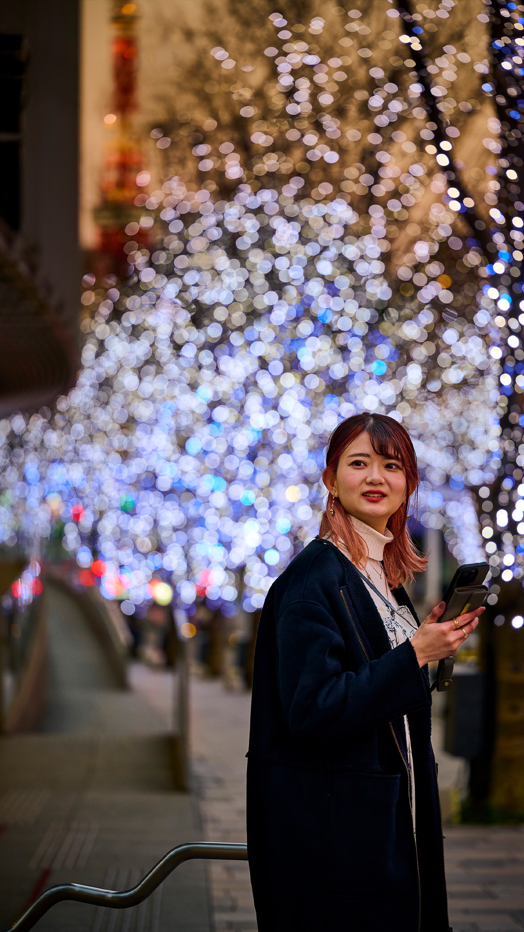 Sylphと街へ出かける女性